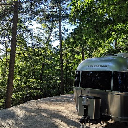 Airstream Caravel 2020 Loblolly Pines Adventure Camp Hotel Eureka Springs Exterior photo